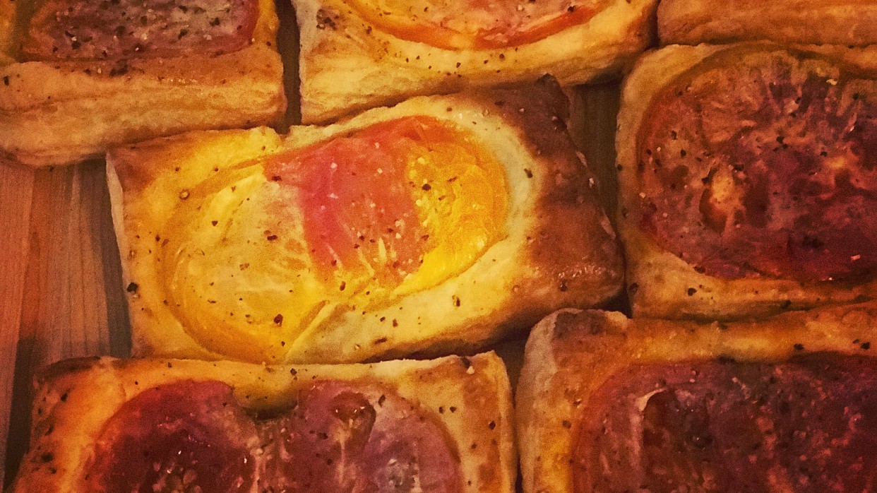 Image of Tomato Puff Pastry Bites with Bacon Gremolata 